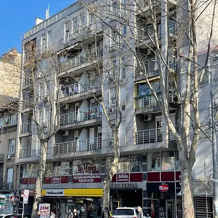 Base Apartment *